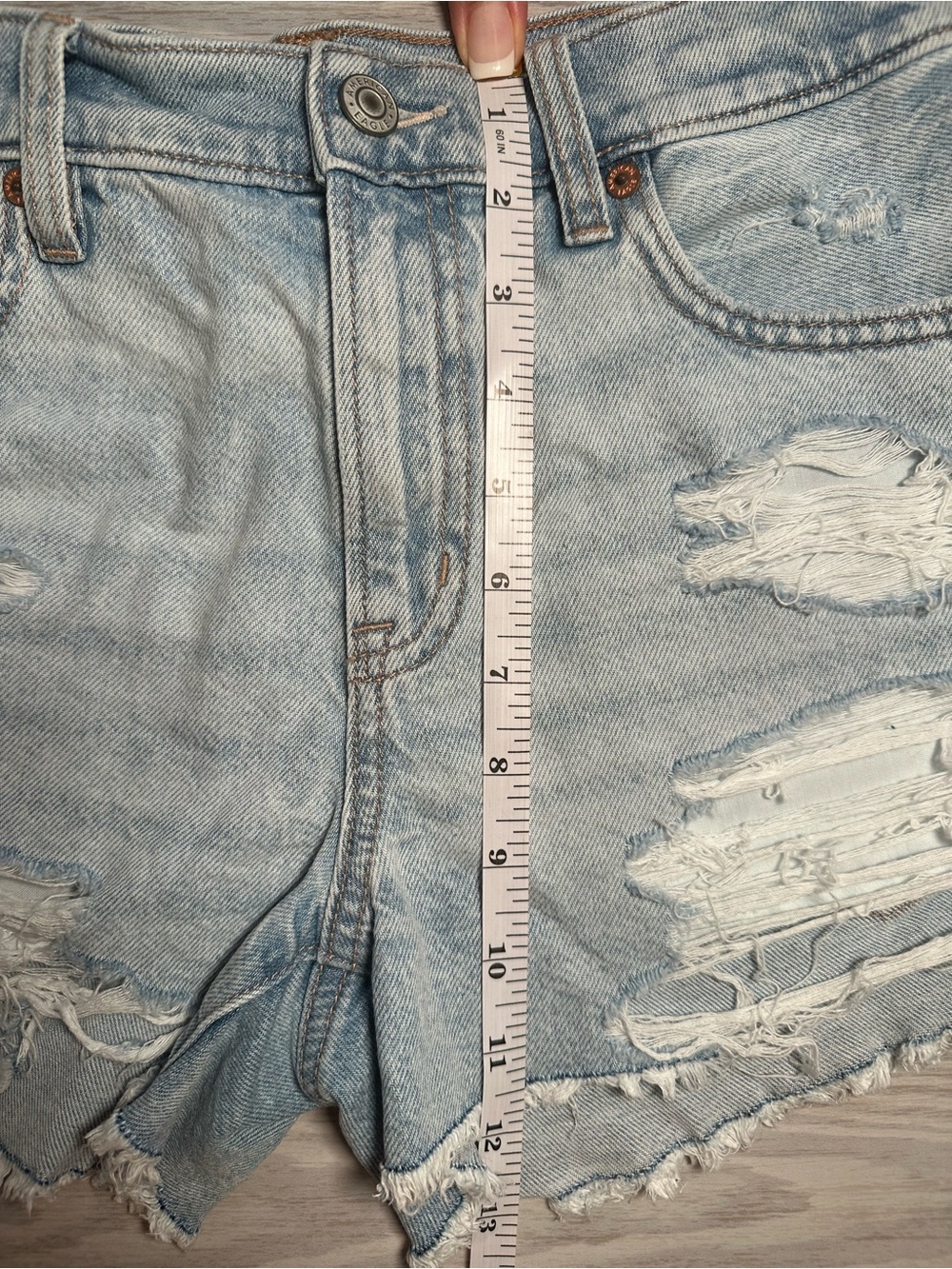 American Eagle Outfitters
Light Blue Distressed Denim Shorts - Size 2 - Picture 11 of 12